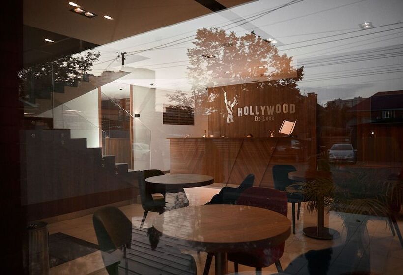 هتل Hollywood De Luxe