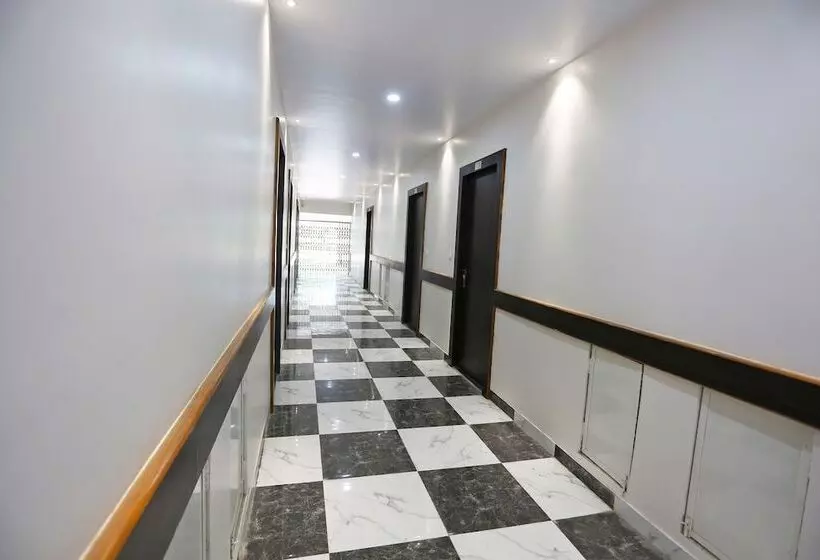 هتل Lal Havelii Deluxe By Oyo Rooms