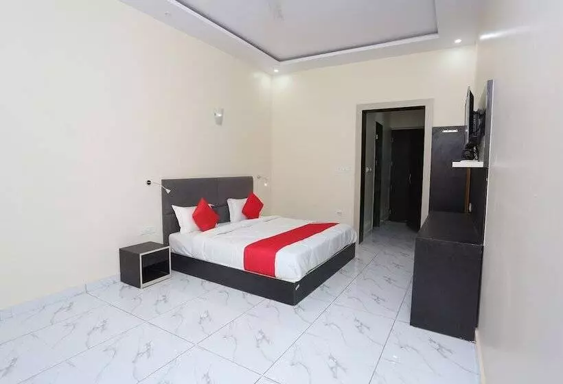 هتل Lal Havelii Deluxe By Oyo Rooms