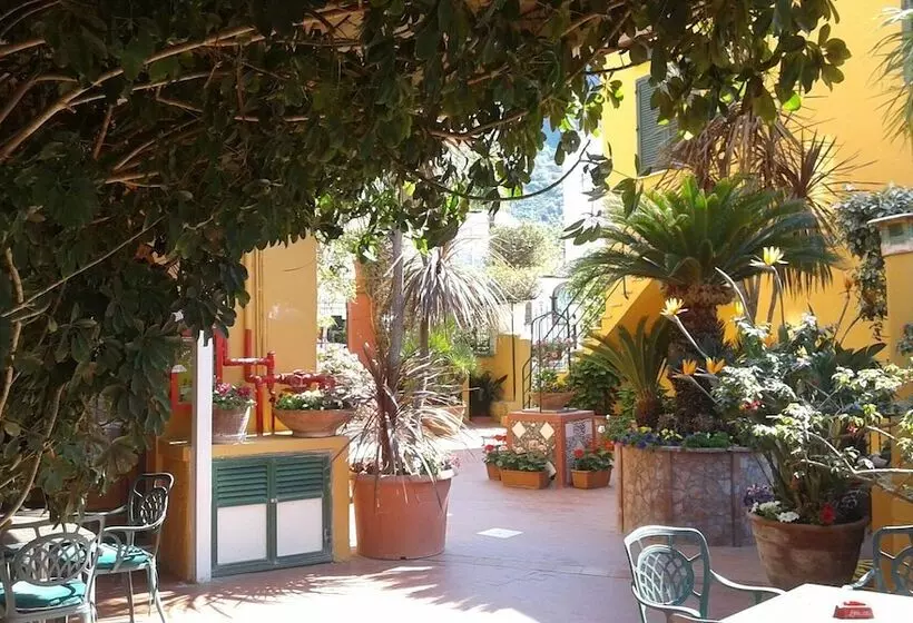 Hotelli Pensione Monti