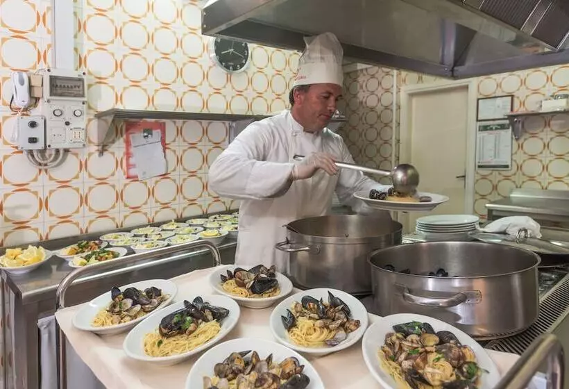 Hotelli Pensione Monti