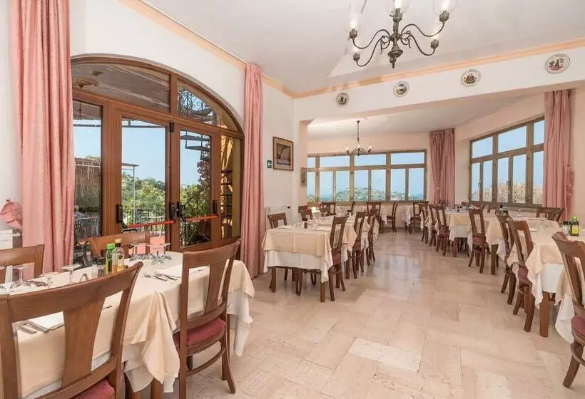 Hotelli Pensione Monti