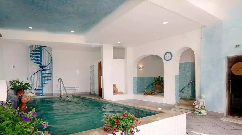 Hotelli Pensione Monti