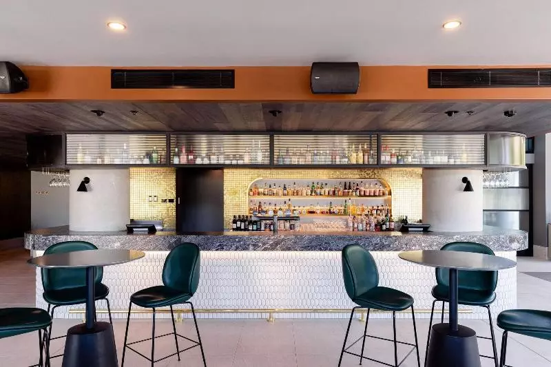 Midnight Hotel, Autograph Collection