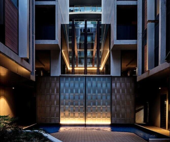 Midnight Hotel, Autograph Collection