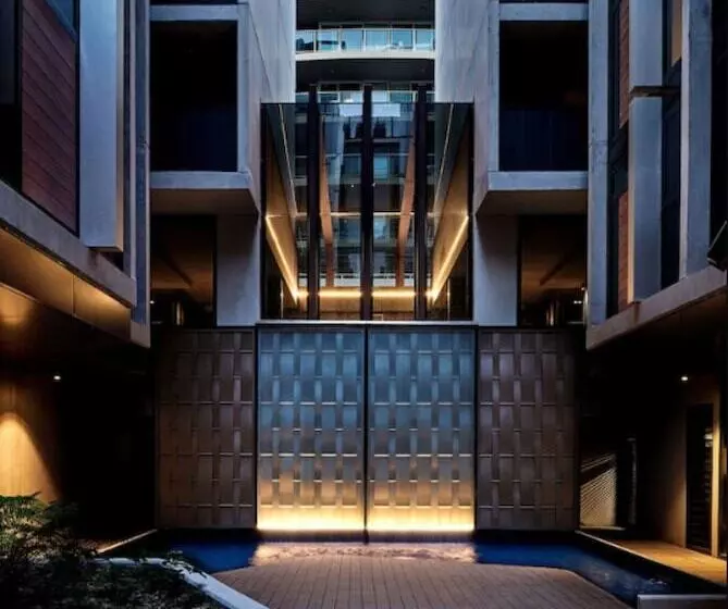 Midnight Hotel, Autograph Collection