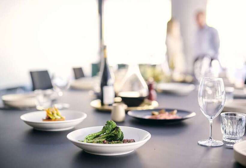 Midnight Hotel, Autograph Collection