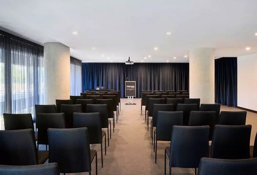 Midnight Hotel, Autograph Collection