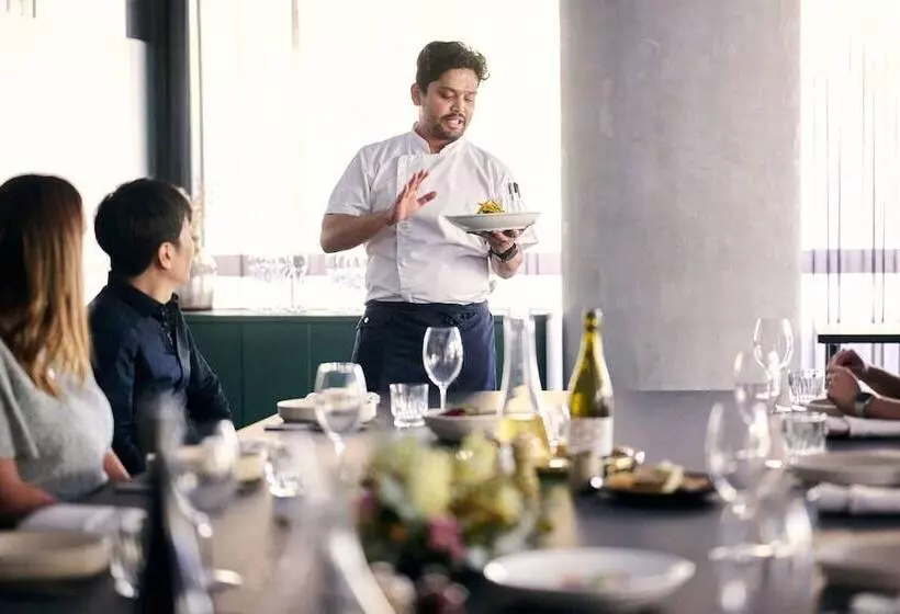 Midnight Hotel, Autograph Collection