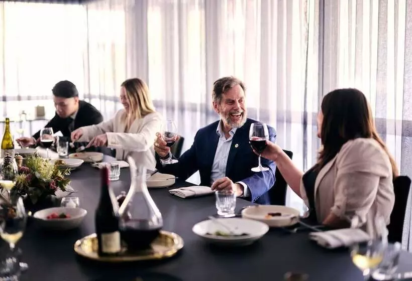 Midnight Hotel, Autograph Collection