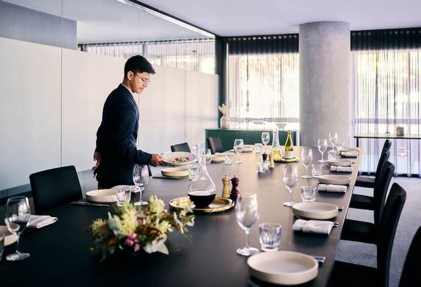 Midnight Hotel, Autograph Collection