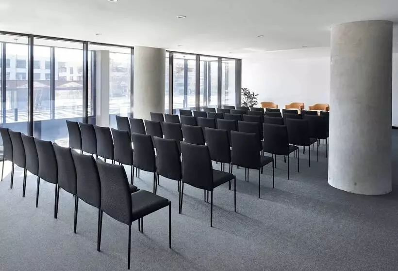 Midnight Hotel, Autograph Collection