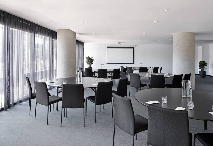 Midnight Hotel, Autograph Collection