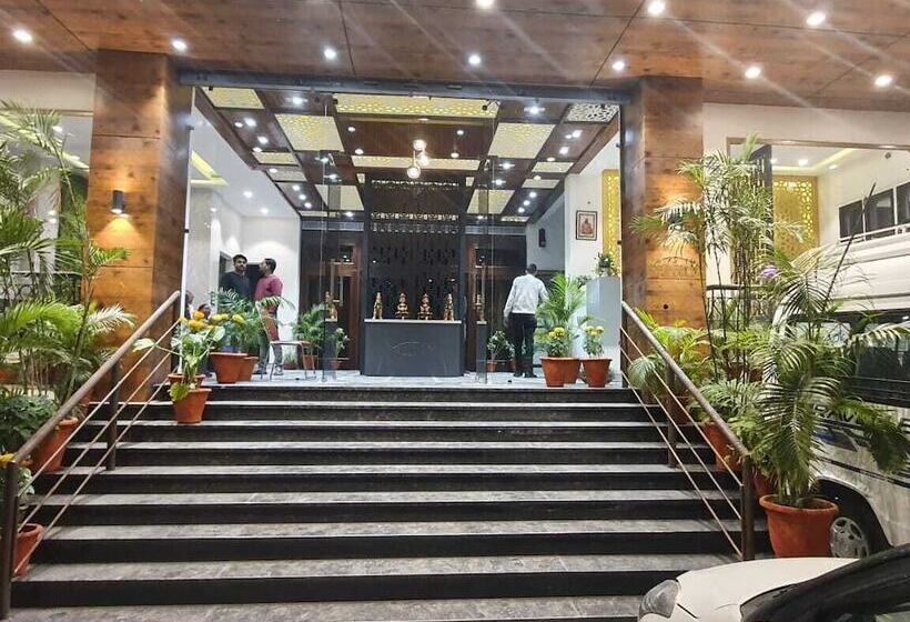 منتجع Corbett Kingdom