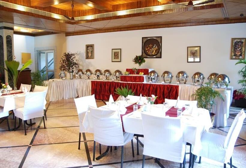 منتجع Corbett Kingdom