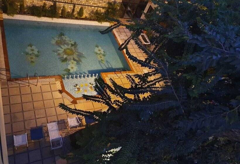 منتجع Corbett Kingdom