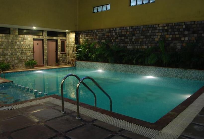 منتجع Corbett Kingdom