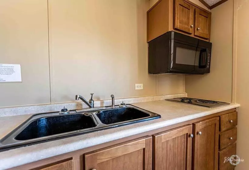 Elite Cabins And Rv Park