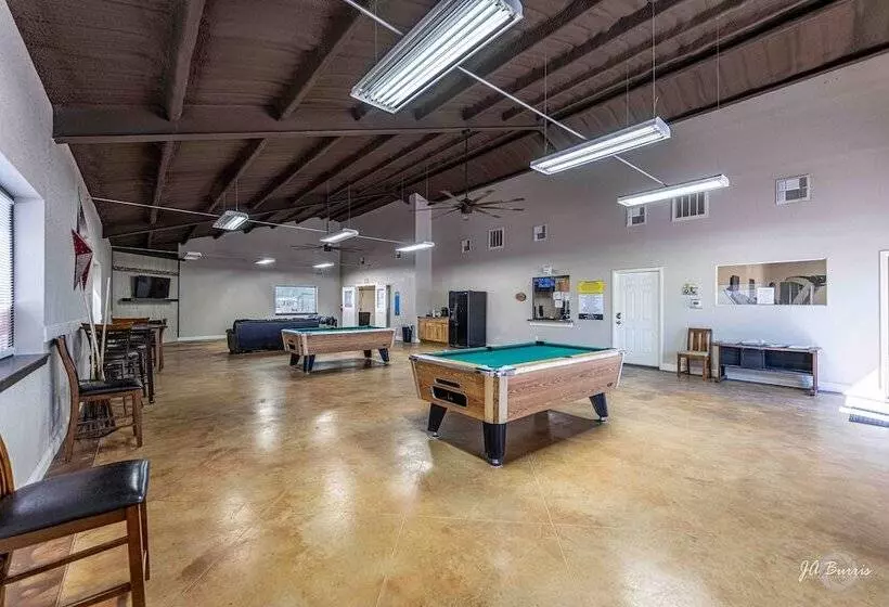 Elite Cabins And Rv Park