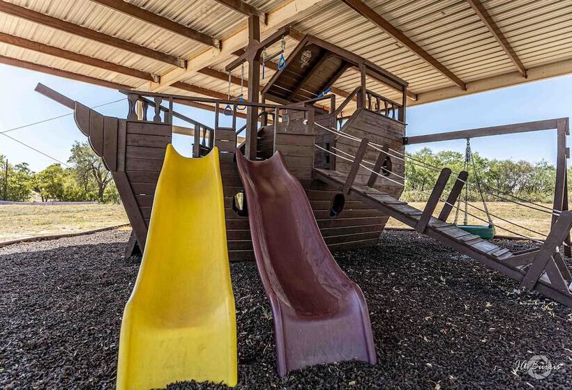 Elite Cabins And Rv Park