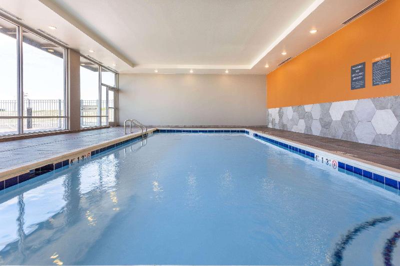 Отель La Quinta Inn & Suites Limon By Wyndham