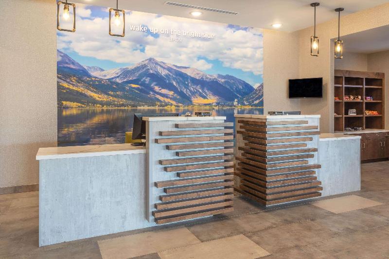 Отель La Quinta Inn & Suites Limon By Wyndham