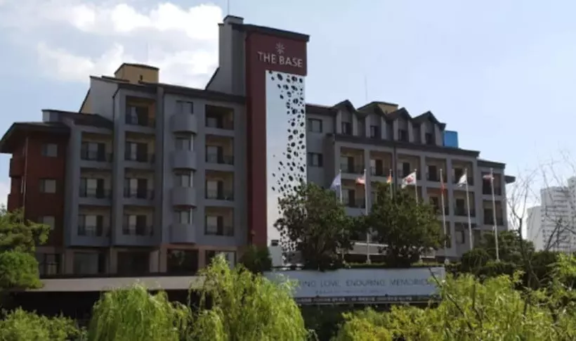 Hotelli The Base
