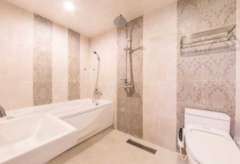 Belita N Goodtime Drivein Motel