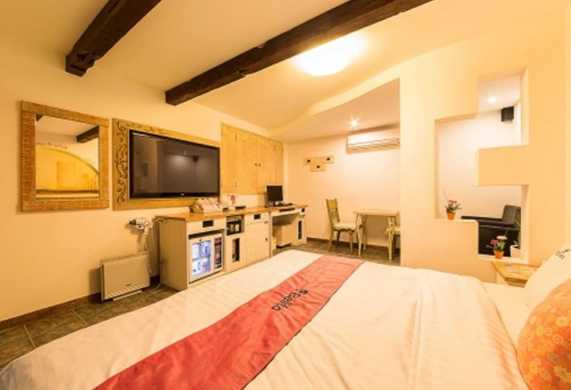 Belita N Goodtime Drivein Motel