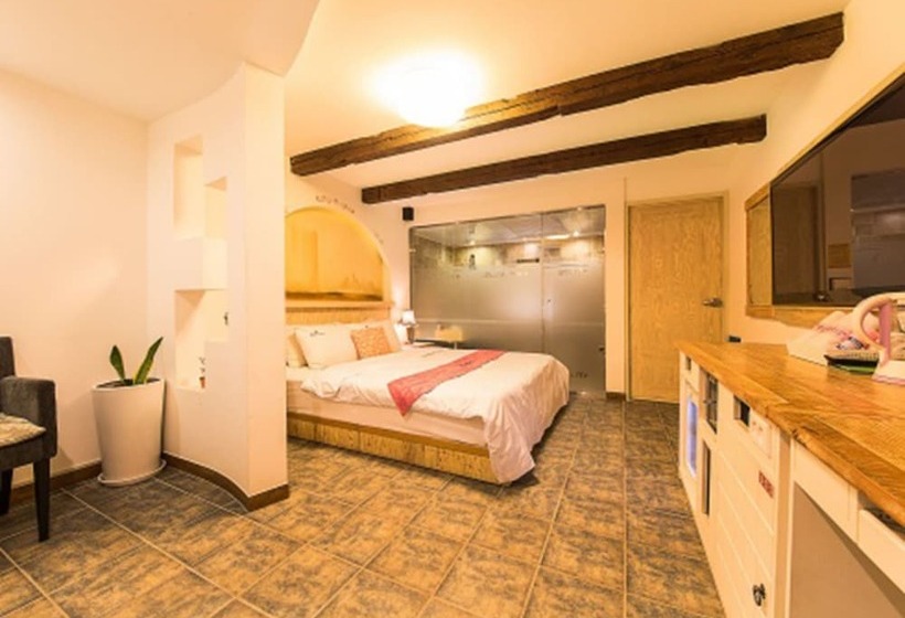 Belita N Goodtime Drivein Motel