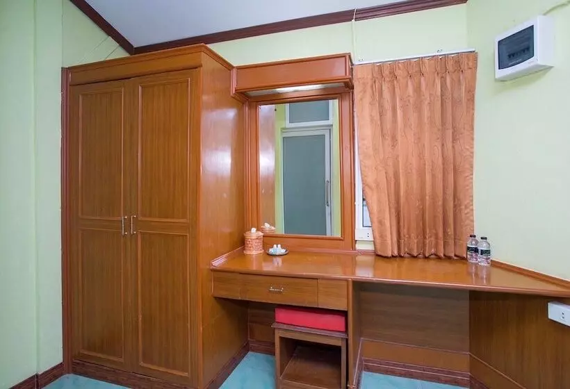 مسافرخانه M.p Resort Krabi