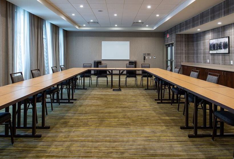 فندق Courtyard Kansas City Olathe