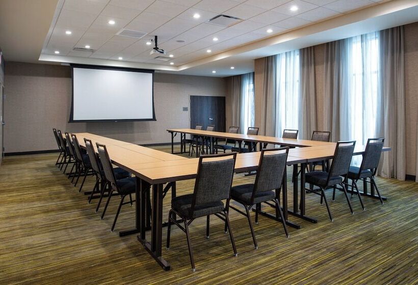 فندق Courtyard Kansas City Olathe