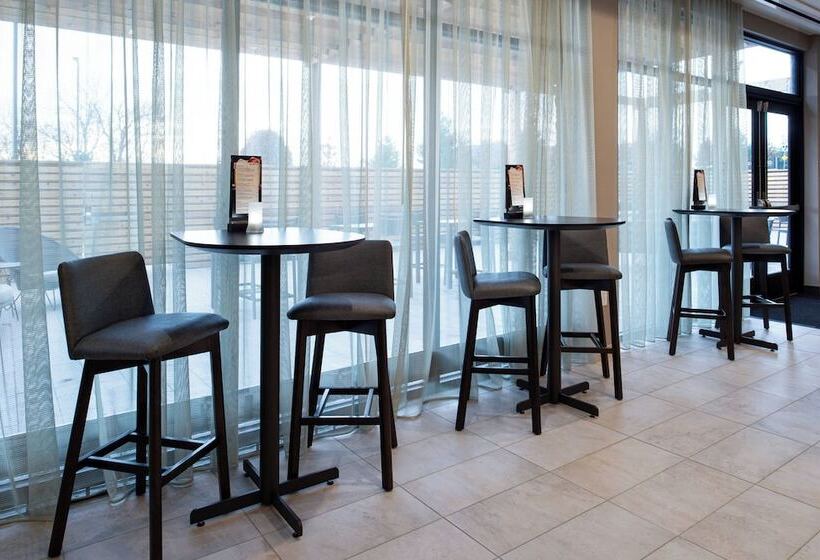 فندق Courtyard Kansas City Olathe