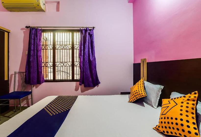 هتل Spot On 63771 Puri Dham