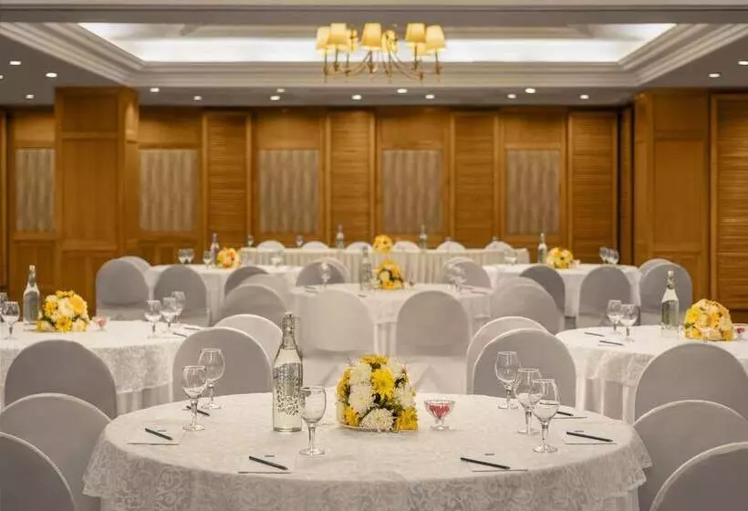 ホテル Sarovar Portico Surajkund