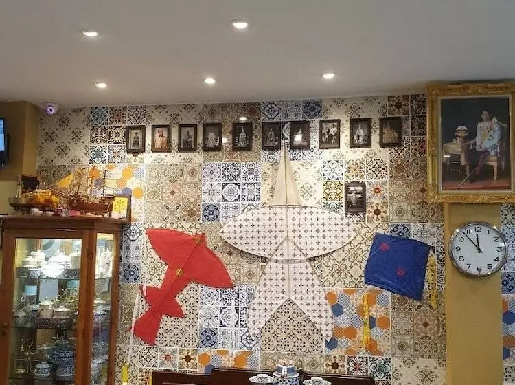 Nine Cafe  Hostel Travel