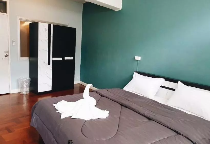 Nine Cafe  Hostel Travel