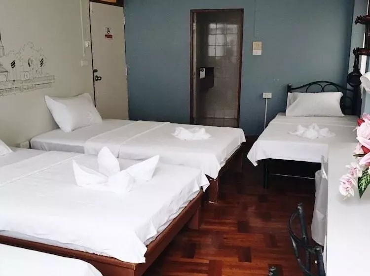 Nine Cafe  Hostel Travel
