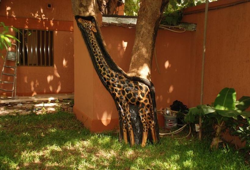 پانسیون Sarada Lodge