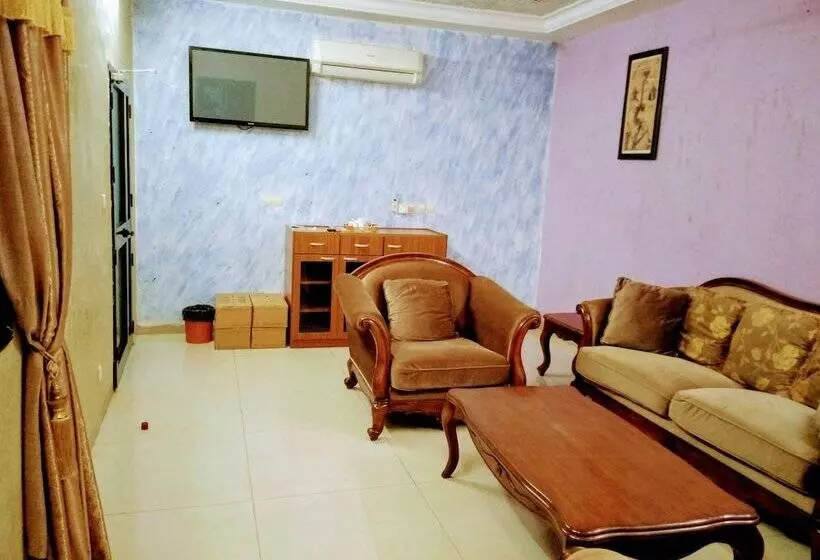 پانسیون Sarada Lodge