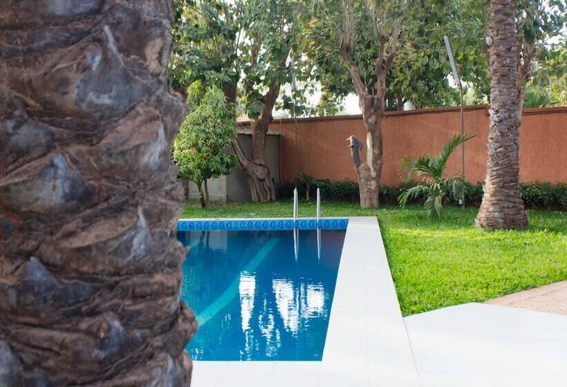 پانسیون Sarada Lodge