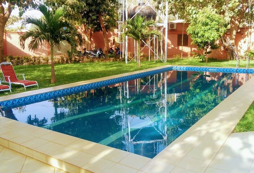 پانسیون Sarada Lodge