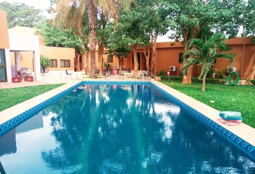 پانسیون Sarada Lodge