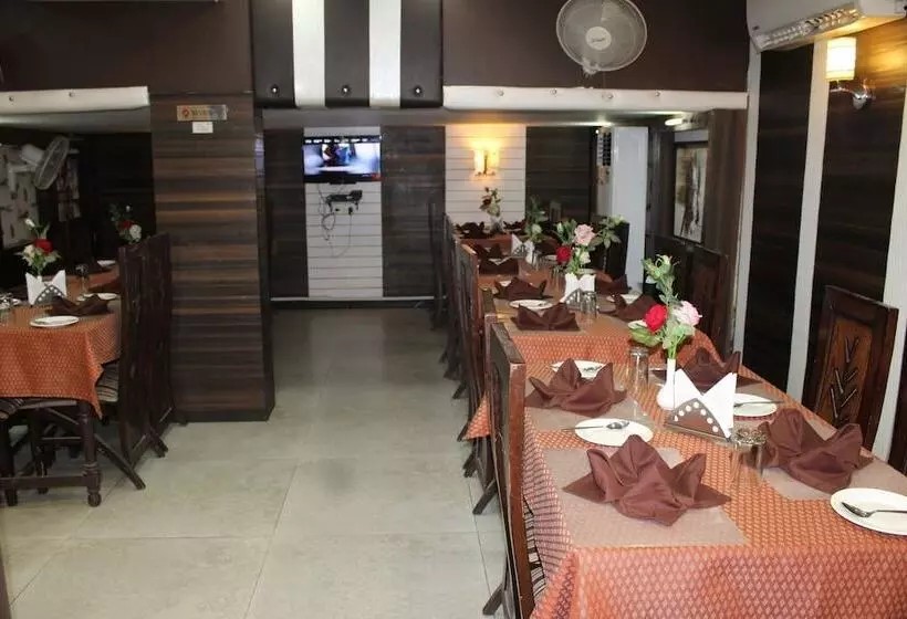 ホテル Adb Rooms Park Inn Varanasi