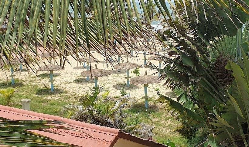 Kunta Kinteh Beach Complex