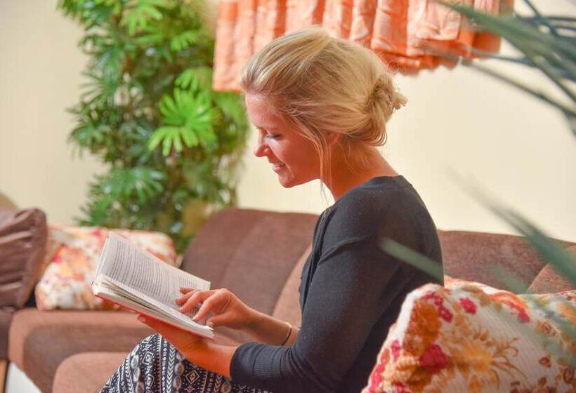 پانسیون Nalaveshi Inn, Huraa