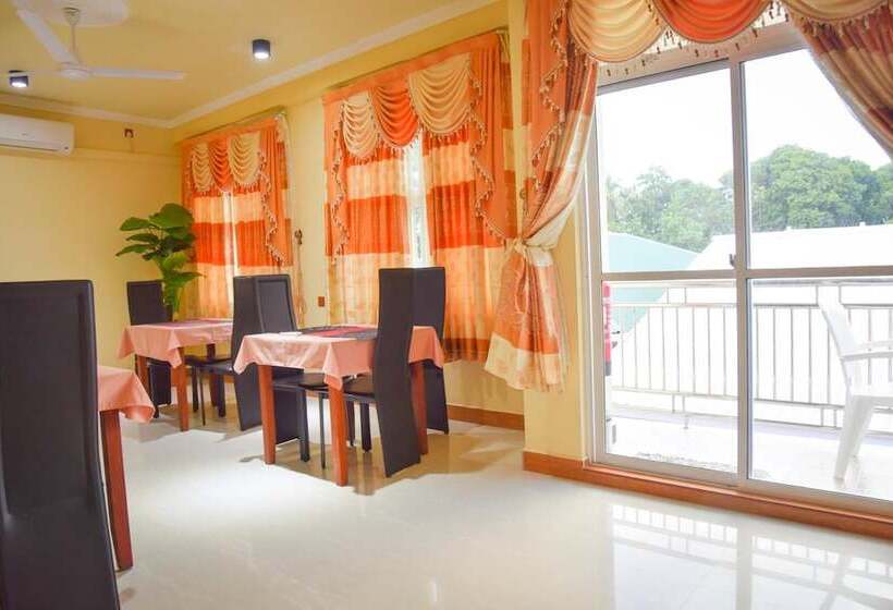 پانسیون Nalaveshi Inn, Huraa