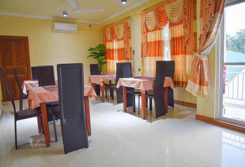 پانسیون Nalaveshi Inn, Huraa