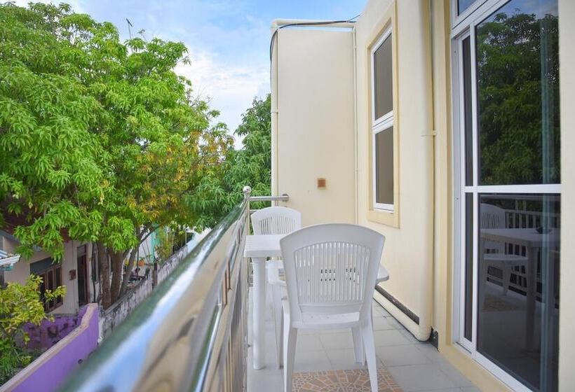 پانسیون Nalaveshi Inn, Huraa